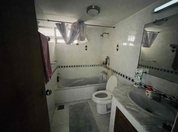 Spacious ready flat in Dhanmondi 11/A for sale